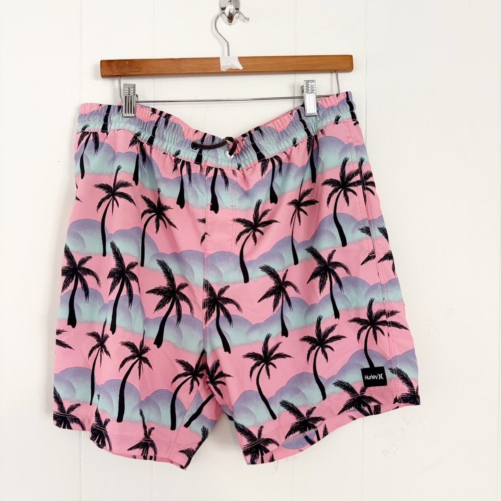 Hurley Pink Black Palm Tree Shorts Swimtrunks Size Large Men’s Board shorts